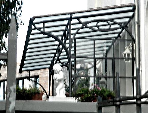 Vordach Detail mit Verglasung